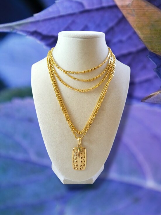 Jewelry - EUC Elegant 80s Boho VTG Gold Tone Layered Pendant Necklace